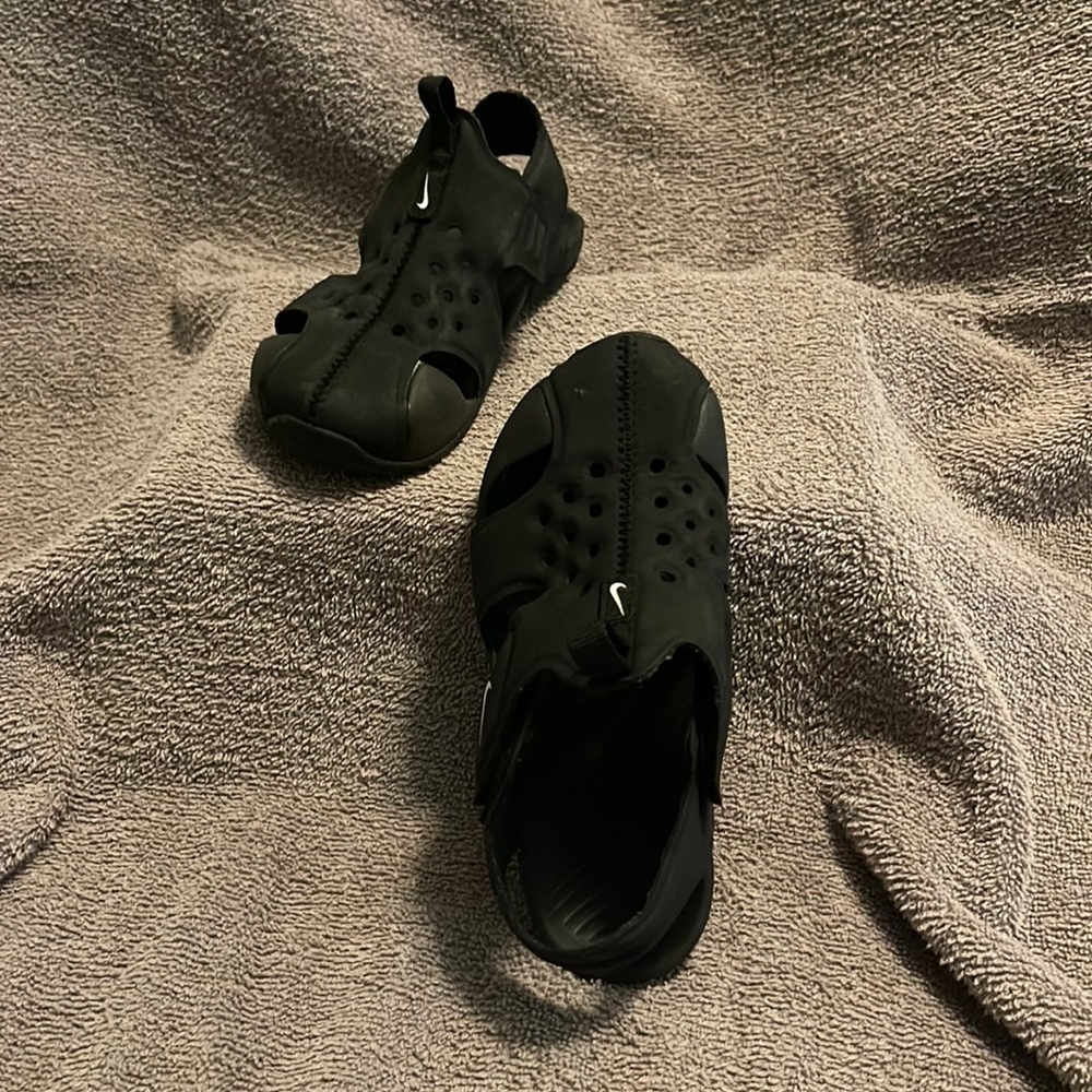 Nike Sunray protect size 10c  black sandals